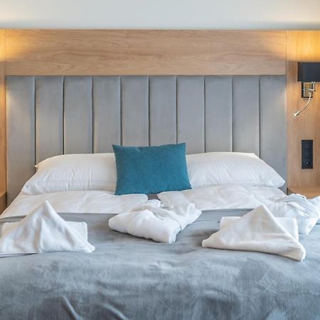 Lux Apartman V Hoteli Akvamarin เบเชนยอวา ภายนอก รูปภาพ
