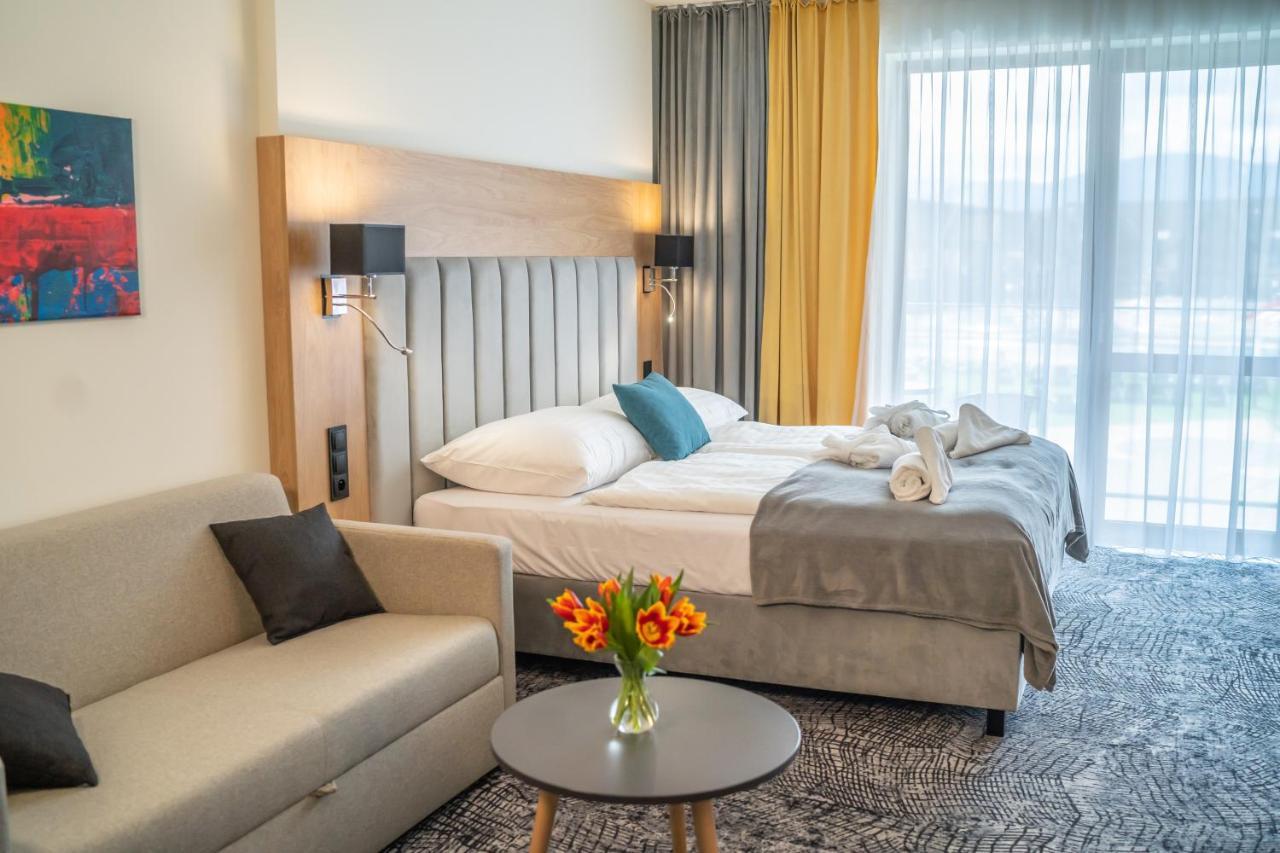Lux Apartman V Hoteli Akvamarin เบเชนยอวา ภายนอก รูปภาพ