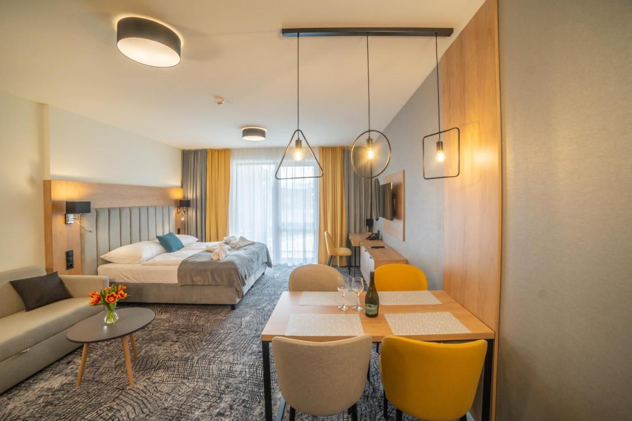 Lux Apartman V Hoteli Akvamarin เบเชนยอวา ภายนอก รูปภาพ