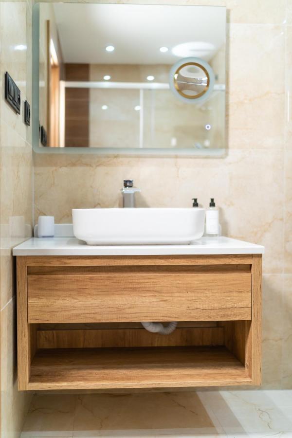 Lux Apartman V Hoteli Akvamarin เบเชนยอวา ภายนอก รูปภาพ
