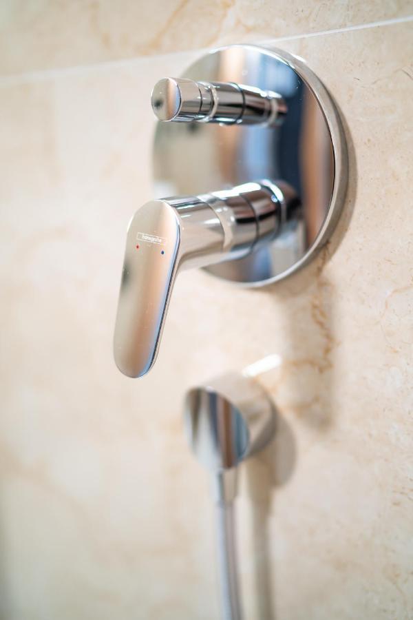 Lux Apartman V Hoteli Akvamarin เบเชนยอวา ภายนอก รูปภาพ
