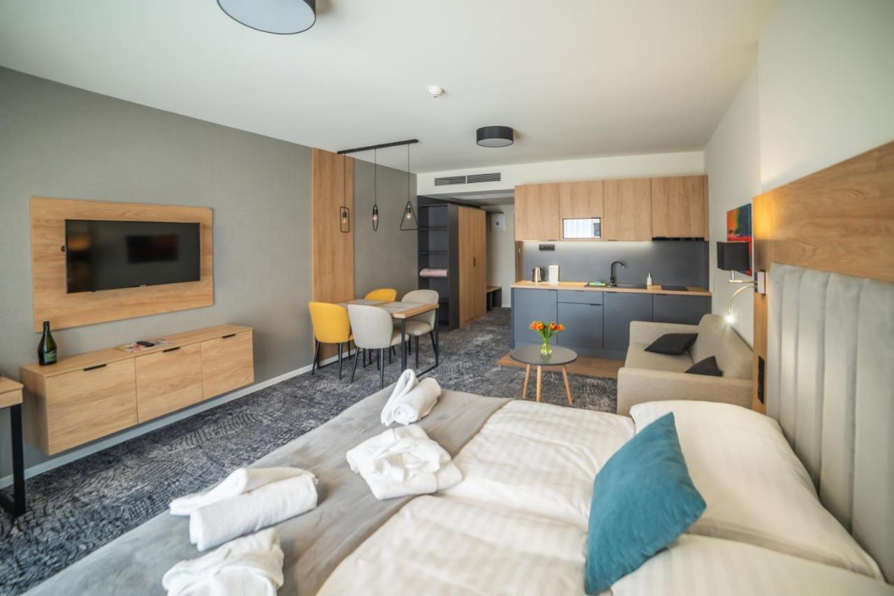 Lux Apartman V Hoteli Akvamarin เบเชนยอวา ภายนอก รูปภาพ