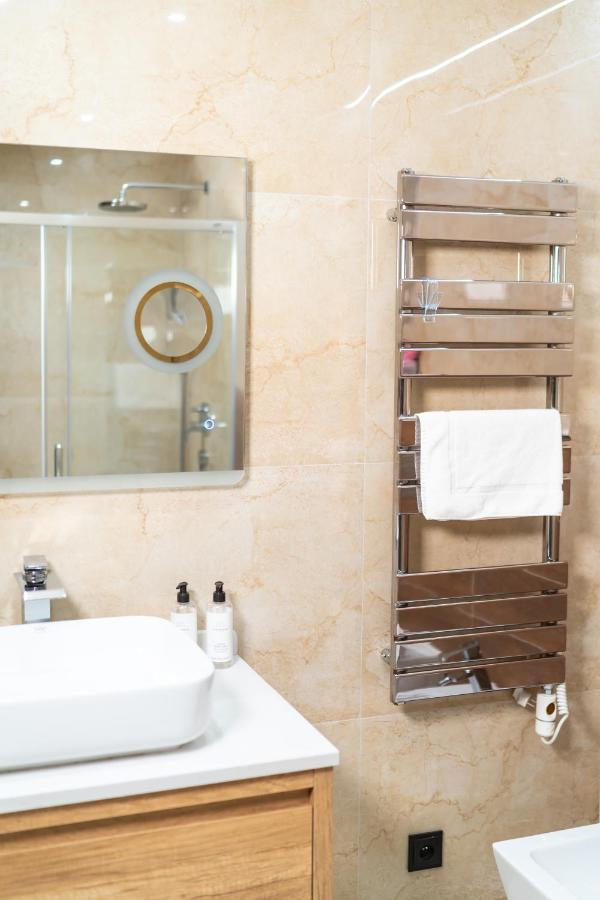 Lux Apartman V Hoteli Akvamarin เบเชนยอวา ภายนอก รูปภาพ
