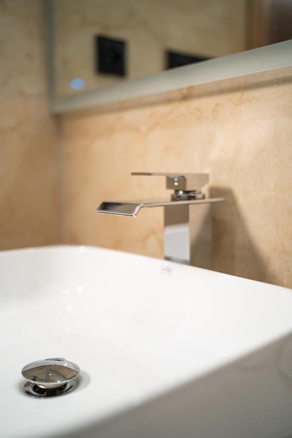 Lux Apartman V Hoteli Akvamarin เบเชนยอวา ภายนอก รูปภาพ